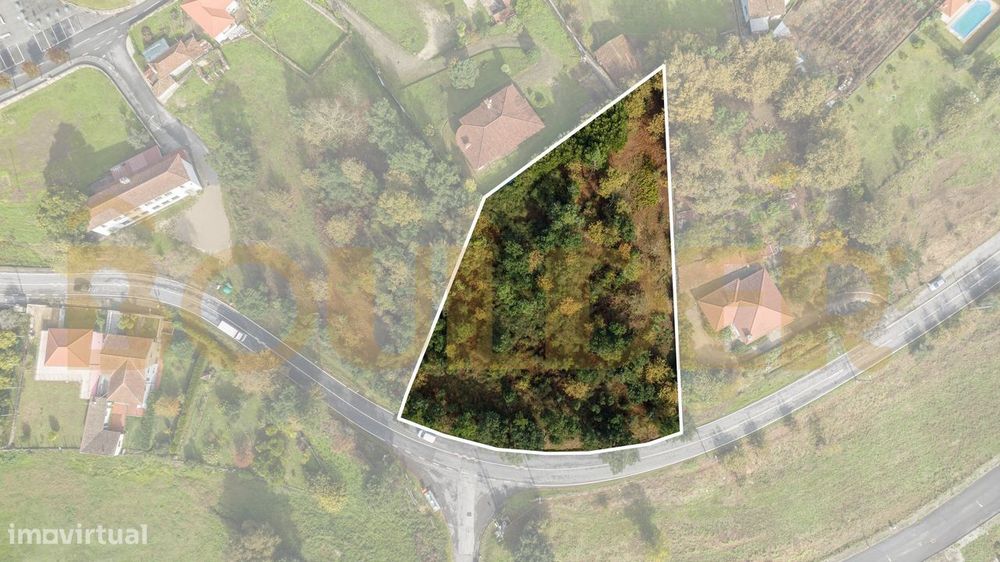 Terreno com capacidade construtiva em Monsul