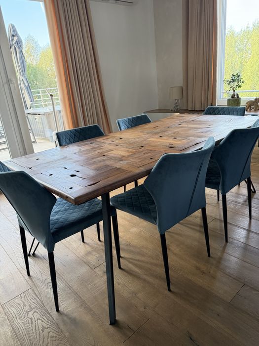 Duży stół z litego drewna 200 × 100 cm – żeliwne nogi, solidny