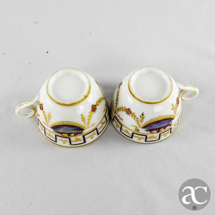 Par de chávenas de café e pires em porcelana europeia, séc. XIX