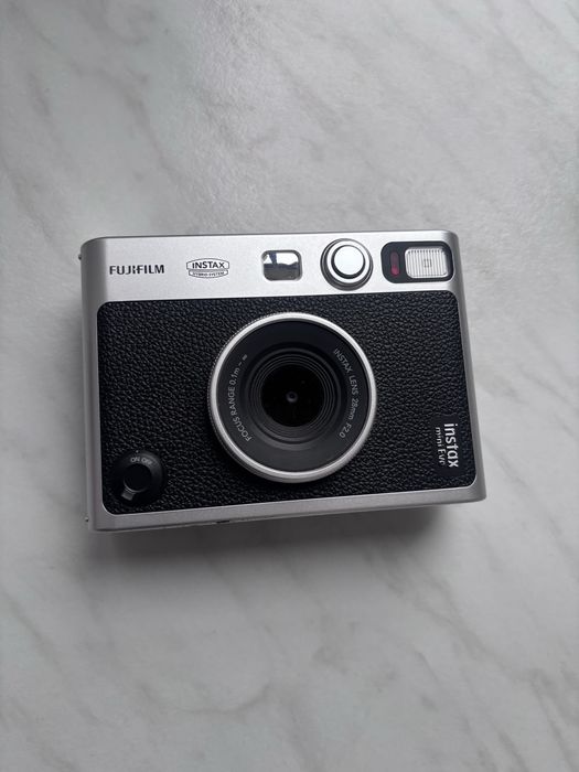 Фотокамера миттєвого друку (полароид) Fujifilm Instax Mini Evo Black