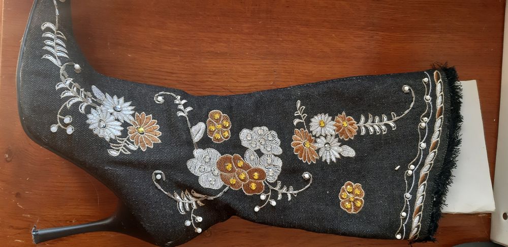 Сапожки жіночі. Взуття.