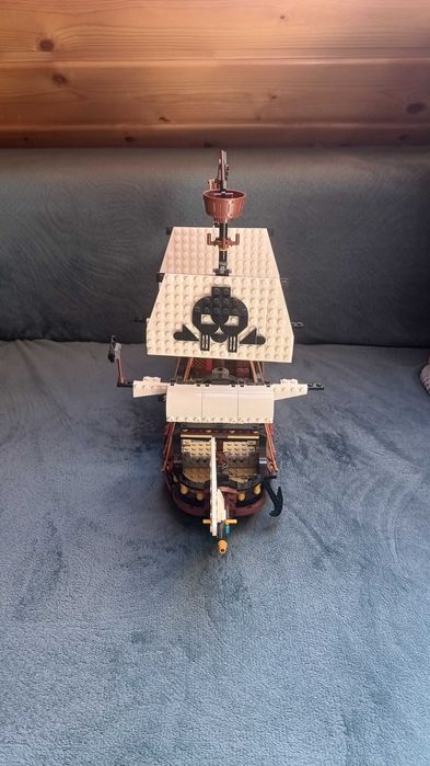 Statek LEGO z 2 masztami