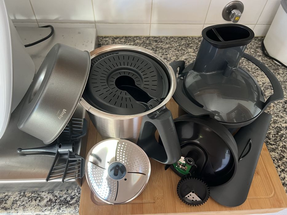 Bimby TM6 + acessórios + livro (dentro da garantia)