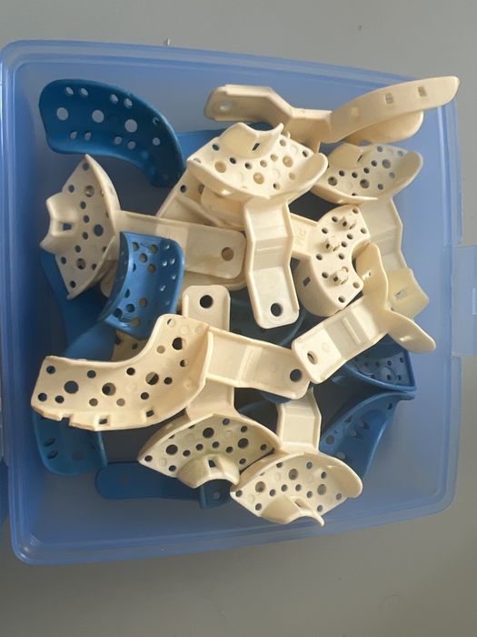 Moldeiras metal e plástico hemiarcadas