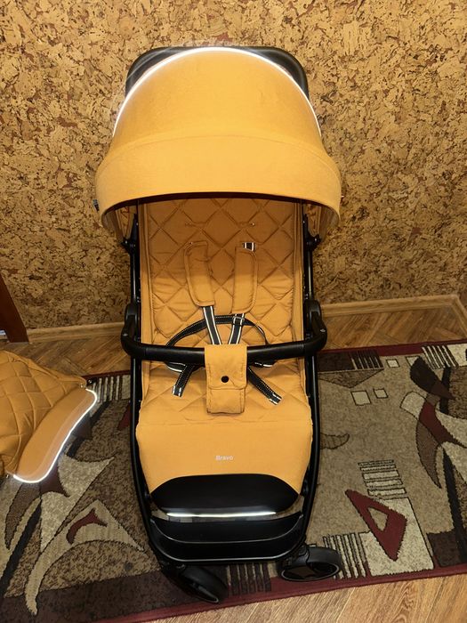 Коляска прогулянкова Carrello Bravo + подарунки