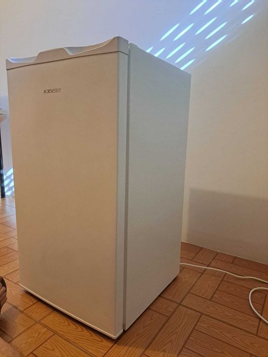 Arca Congeladora Vertical Jocel JVC63 63L – Excelente Estado