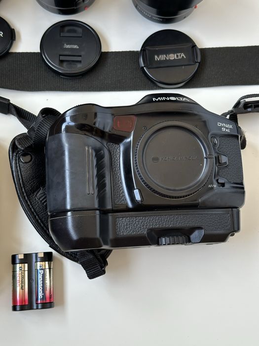 Фотоапарат Minolta Dynax 9xi з бустером + 3 обʼєктиви та фотоспалах