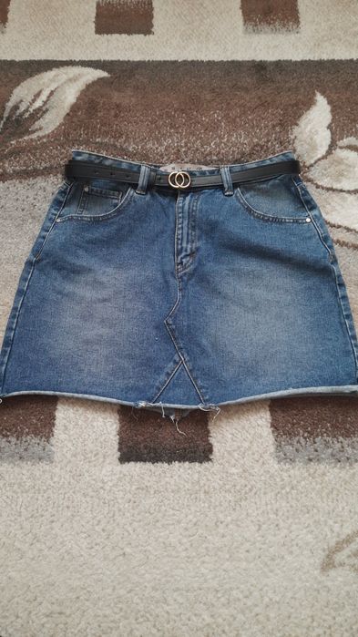 Jeansowa spódniczka z kieszeniami 38