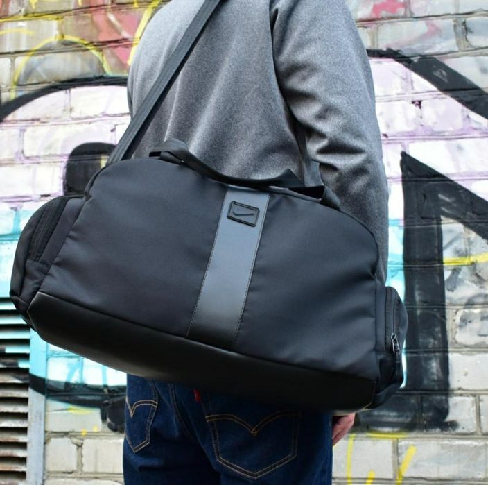 Спортивная дорожная черная сумка Nike / сумка мужская в спортзал