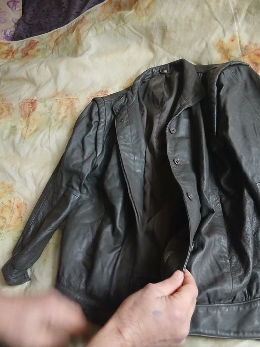 Продам мужскую кожаную куртку размер 40