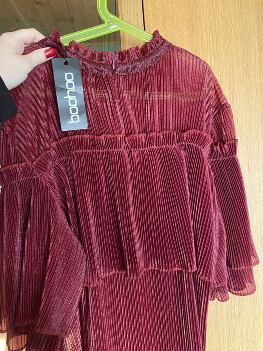 bordowa sukienka Boohoo