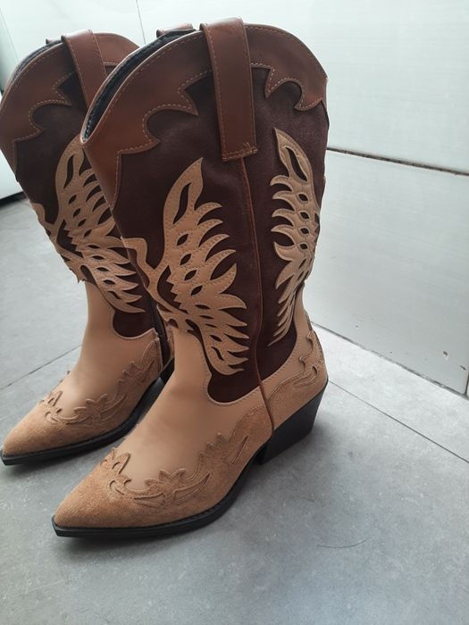 Botas cano camurça NOVAS