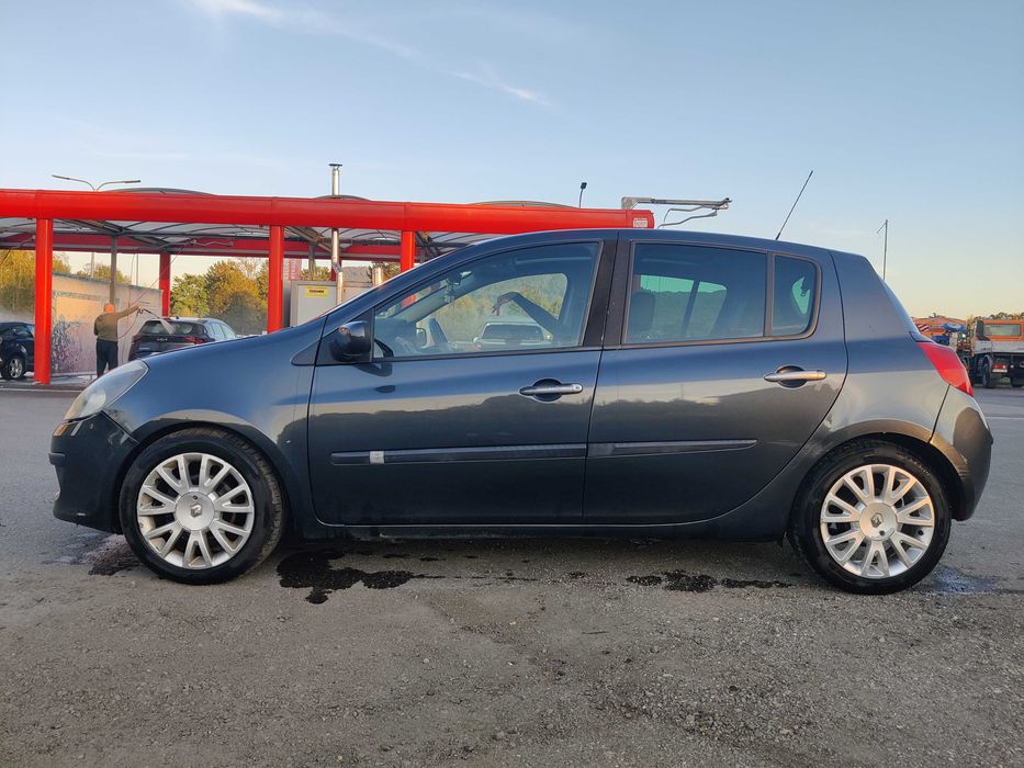 Samochód Renault Clio