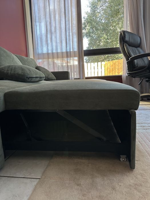 Sofa cama nova.