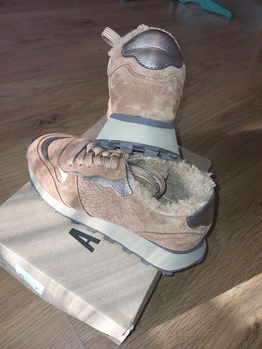 Жіночі кросівки на меху ( безкоштовна доставка )