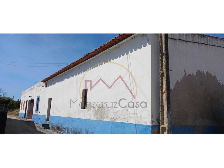Moradia para Remodelação com Vista para o Castelo de Monsaraz - Tel...