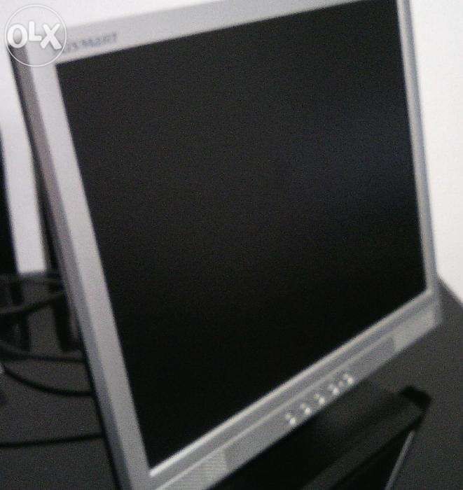 PC Torre Asus Bios UEFI + Monitor LCD