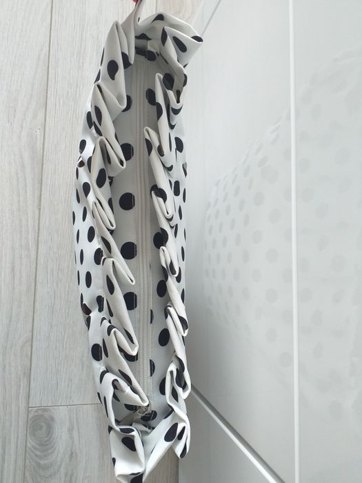 Organizer z falbanką do torebki Obag Mini, biały w kropki