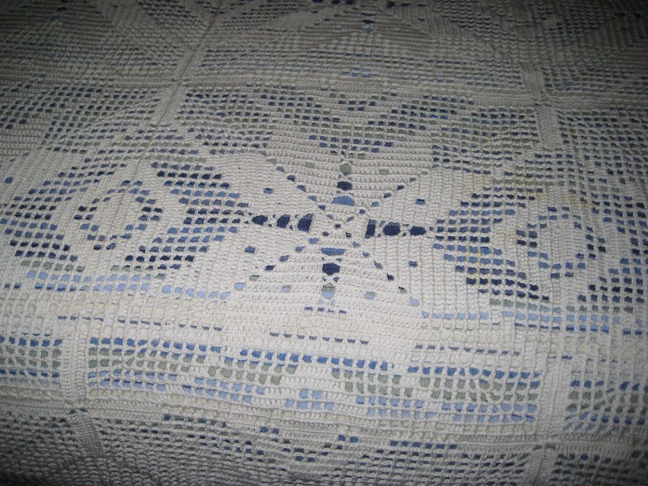 Colcha de renda em algodão branco, como nova.