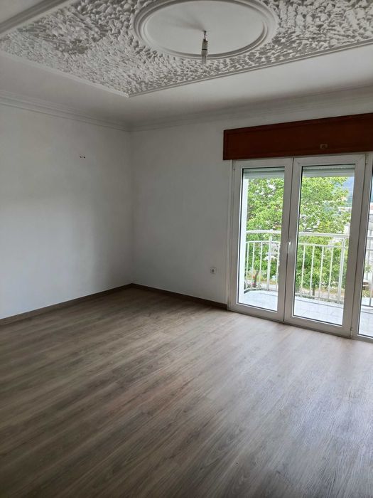 Arrenda-se apartamento
