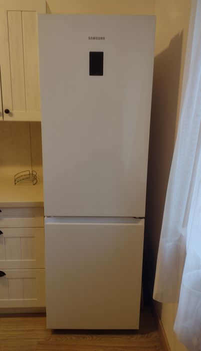 Lodówka Samsung RB34C675DWW