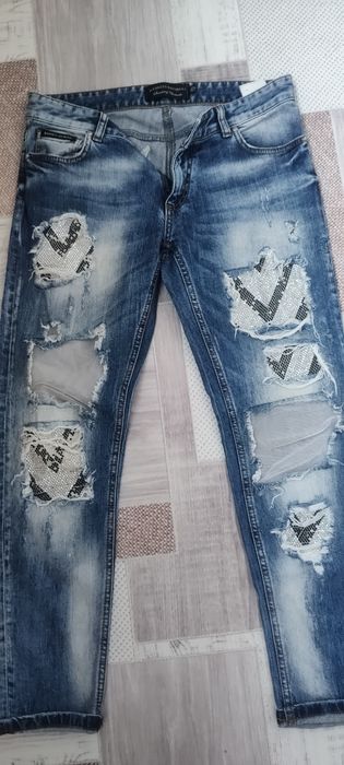 Отдам  7 пар джинсів і футболка у подарунок