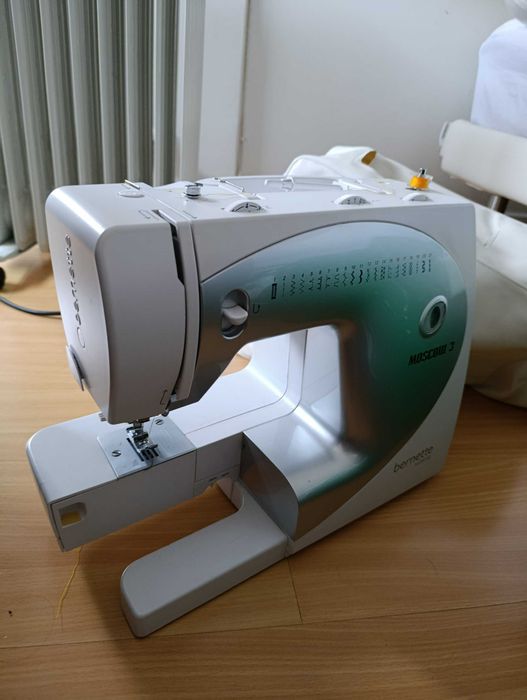 Máquina de costura Bernette Moscow 3