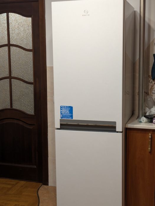 Холодильник Indesit LI8 S1 W двокамерний