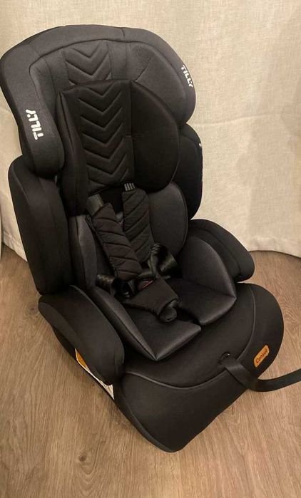 Автокрісло 9-36 кг універсальне tilly з бустером