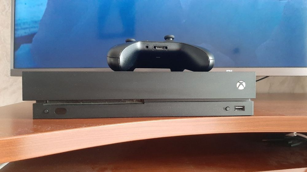 Продам xbox one x
