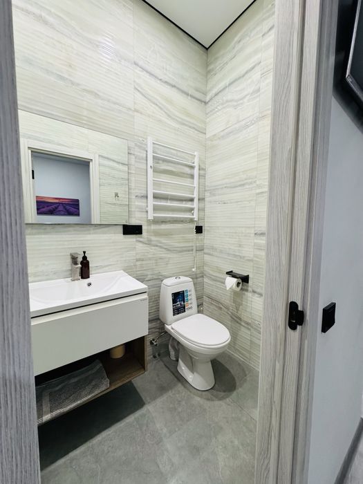 Світло є, безперебійне  живлення. Оренда, подобово. Центр.