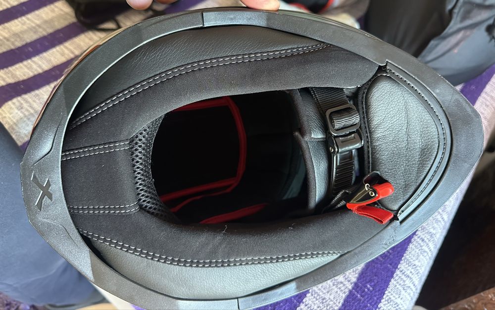 Vendo 2 conjuntos de Capacetes e Blusões para mota