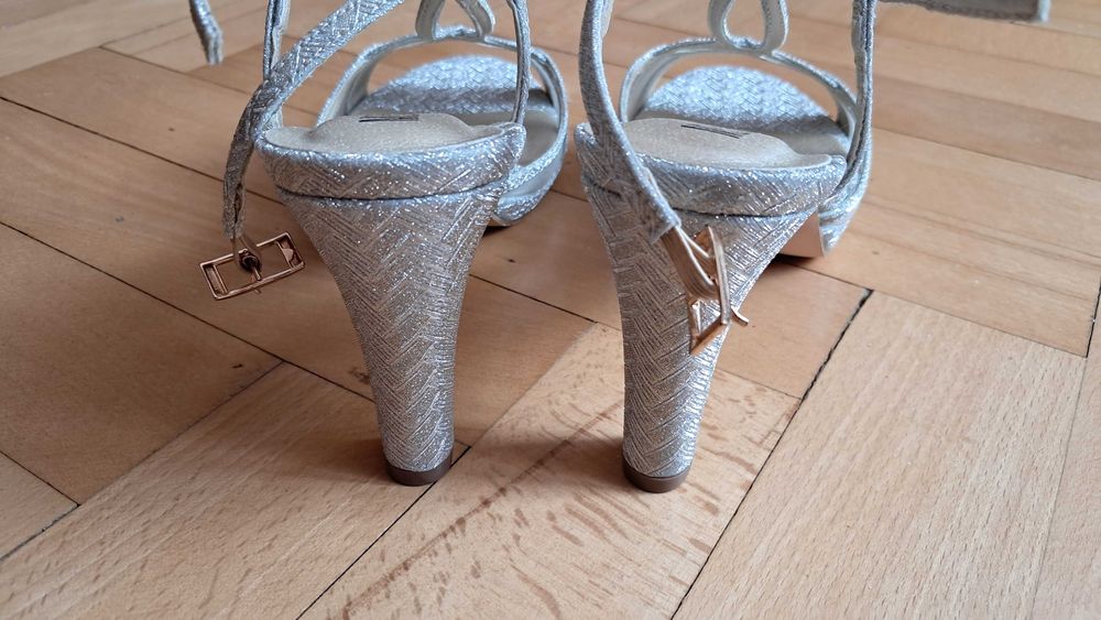 Sandały na obcasie buty damskie Menbur rozm 38 srebrzyste