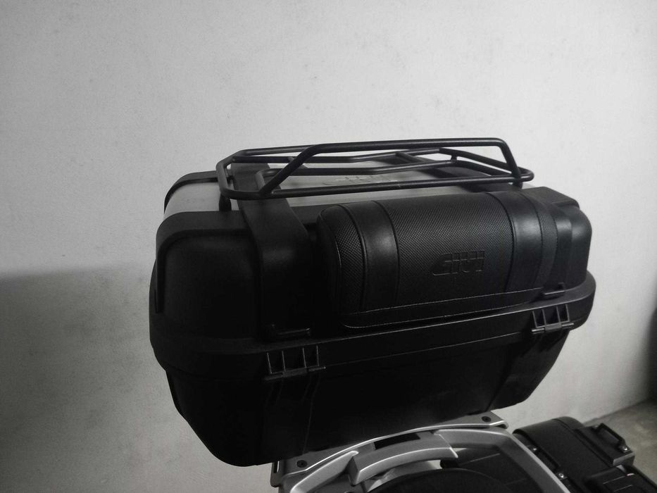 Top-Case Givi Trekker 52L + Base Givi SRA692
