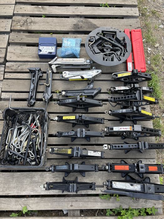 Домкрати механічні,до лехкових автомобілів