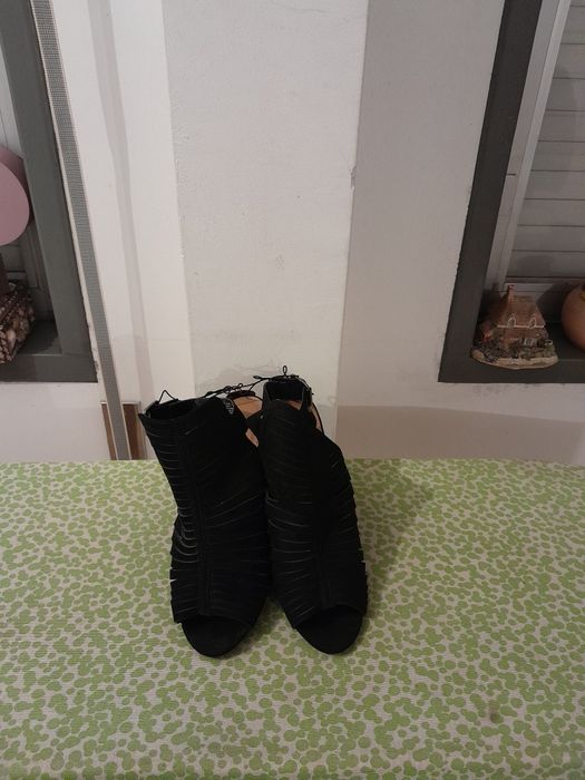 Vendo Sandálias de Senhora ATMOSPHERE muito bonitas novas