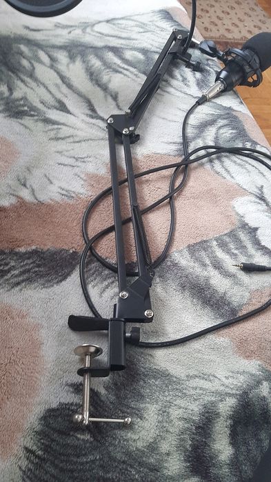 Sprzedam mikrofon na statywie z pop filtrem