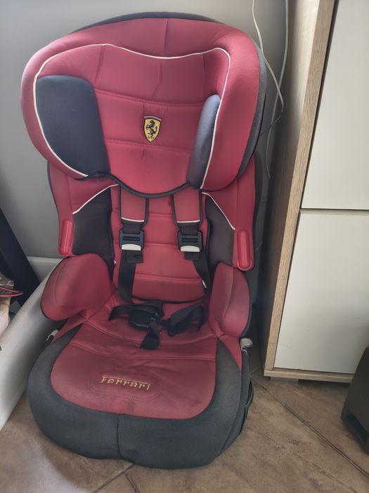 Fotelik samochodowy Ferrari z możliwością samego siedziska