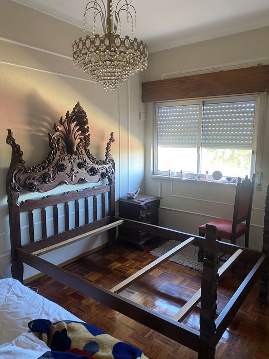 Cama vintage de madeira