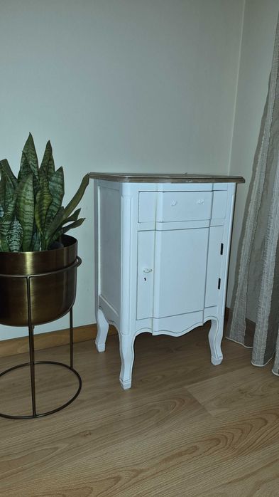 Mesinha cabeceira consola para restaurar