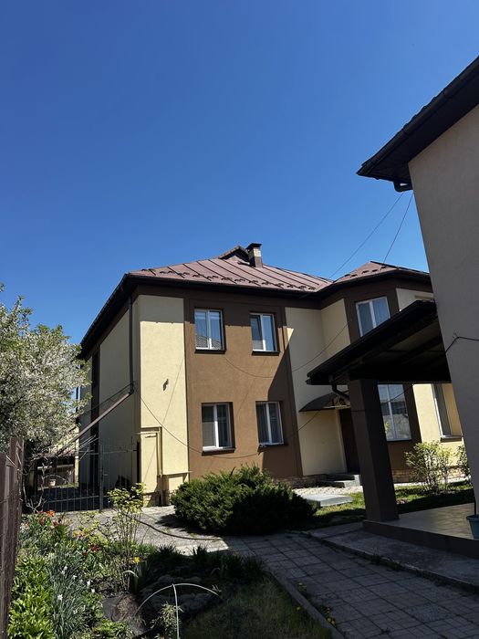 Продаж приватного житлового комплексу в Києві