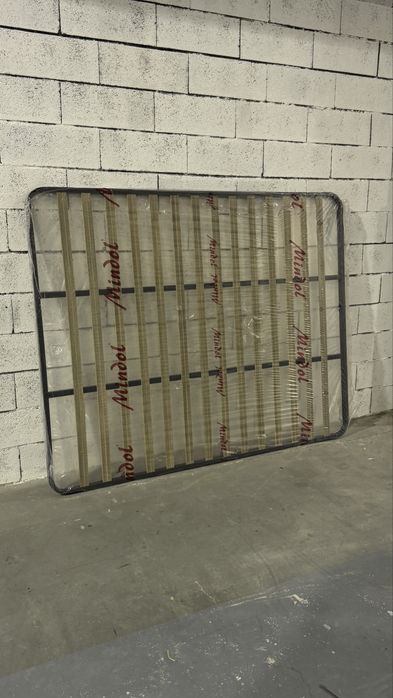 Estrados cama praticamente novos