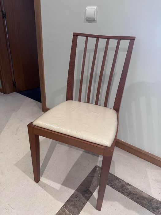 Mesa cerejeira e 6 cadeias
