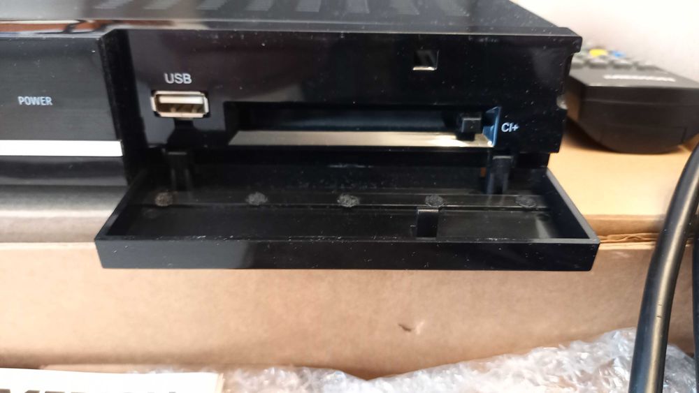 Dekoder satelitarny HDMI, usb. pilot, FTA, gniazdo CL+