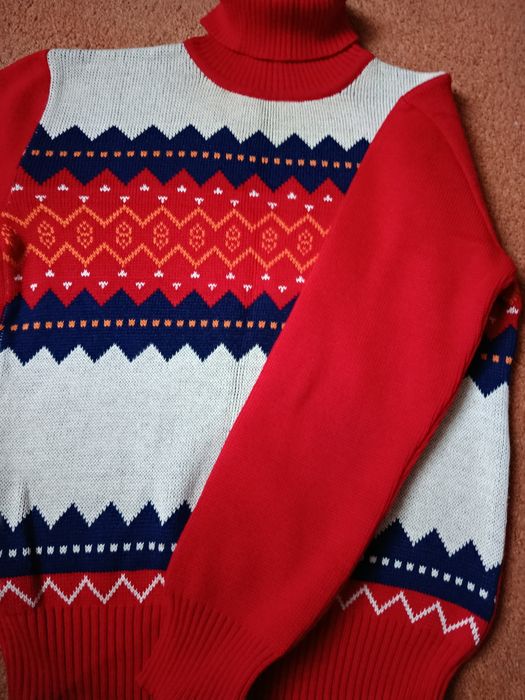 Продам свитер женский новый