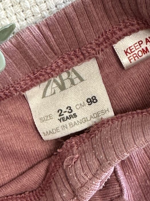 Prazkowane legginsy dla dziewczynki Zara idealny stan