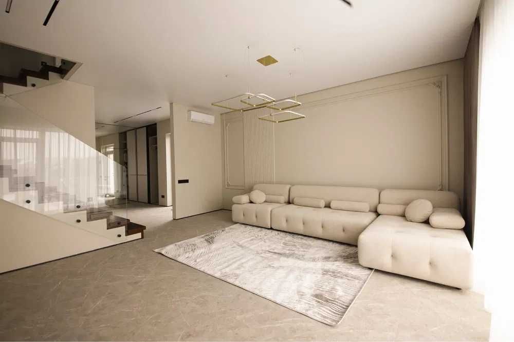 Вітаю. Продаж будинок, дуплекс з ремонтом, окремий заїзд, газ.