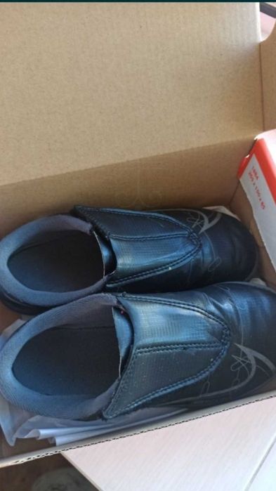 Бутсы Nike для юного футболиста