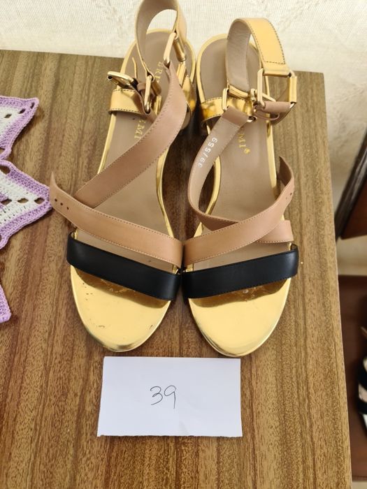 Sandálias de senhora