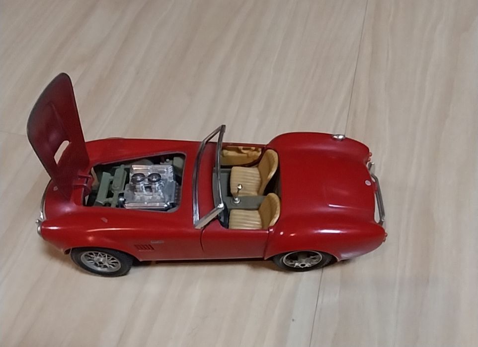 Miniatura antiga Burago Ford AC Cobra escala 1/24